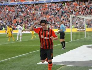 Ilsinho comemoração Shakhtar (Foto: Reprodução / Site Oficial)