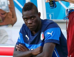 Balotelli italia x uruguai (Foto: Reuters)