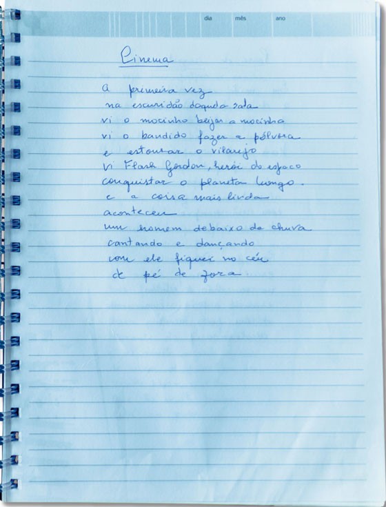 COSTURA DO TEMPO  O “belo caderno” no qual Marcia Vinci passa a limpo seus poemas. Ela começou a compor versos ainda menina (Foto: Gabriel Rinaldi)