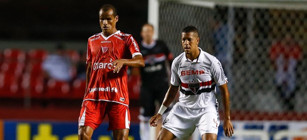Rivaldo e Antonio Carlos, São Paulo x Mogi Mirim (Foto: Marcello Zambrana/Agência Estado)
