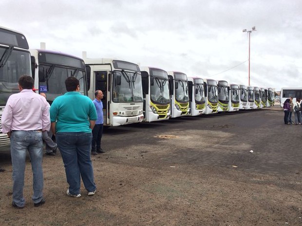 Mais de 20 ônibus coletivos deixaram de circular em Petrolina, PE (Foto: Paulo Ricardo Sobral/TV Grande Rio)
