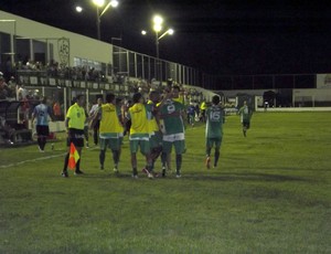 Renan Marques comemora primeiro gol pelo Alecrim (Foto: Jocaff Souza)