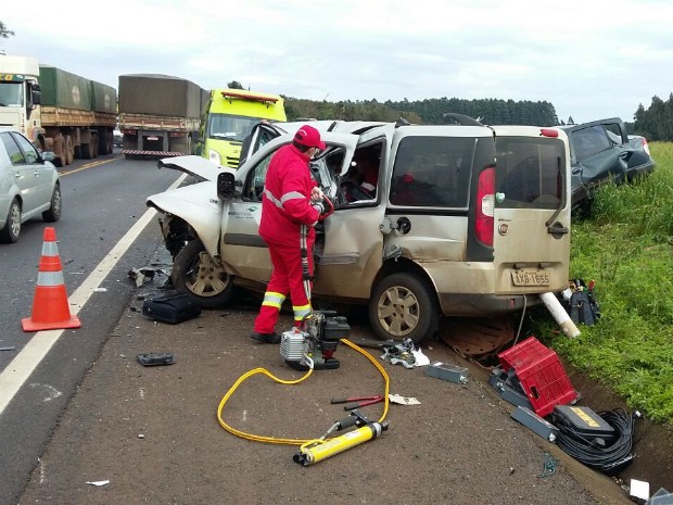 G1 Acidente Entre Dois Carros Deixa Dois Mortos Na BR 277 Em Cascavel