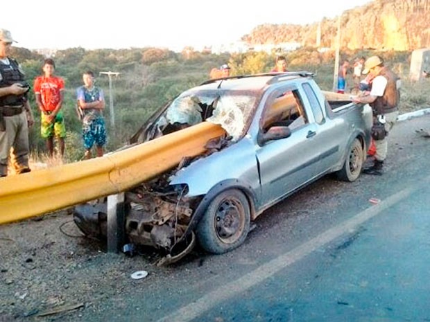 Condutor de 70 anos teria cochilado ao volante e provocado o acidente (Foto: Esau Oliveira Farias/Blog Cotidiano Policial)