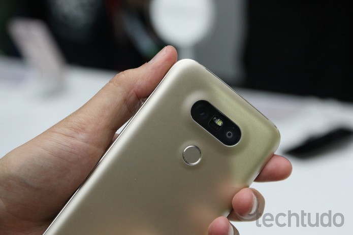 LG G5 vem com câmera dupla na traseira e bateria modular (Foto: Fabricio Vitorino/TecTudo)