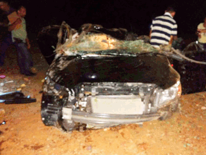 Carro capotou na rodovia no final da tarde de sexta-feira (Foto: Informe Barra)