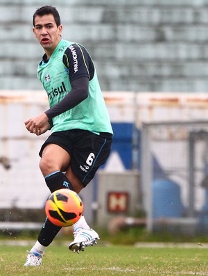 Saimon voltou a treinar com o grupo de jogadores do Grêmio (Foto: Lucas Uebel/Grêmio FBPA)