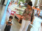 Juliana Paes curte folga de 'Gabriela' com o filho no Rio