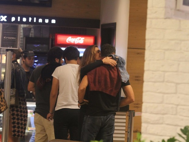 Cauã Reymond e a namorada, Mariana Goldfarb, em shopping em São Conrado, Zona Sul do Rio (Foto: Daniel Delmiro/ Ag. News)