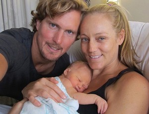 Jennifer Kessy a filha e o marido Vôlei de praia (Foto: Reprodução / Instagram)