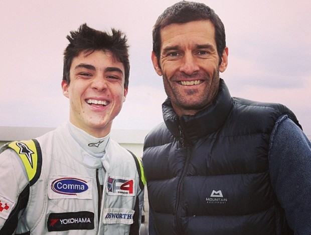 Piloto Gustavo Lima com Mark Webber, da RBR, durante etapa da Fórmula 4 (Foto: Reprodução Instagram)