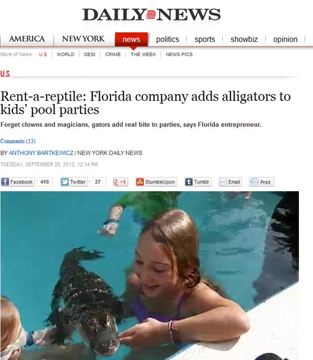Tratador leva jacarés para festas infantis em piscinas nos EUA. (Foto: Reprodução)