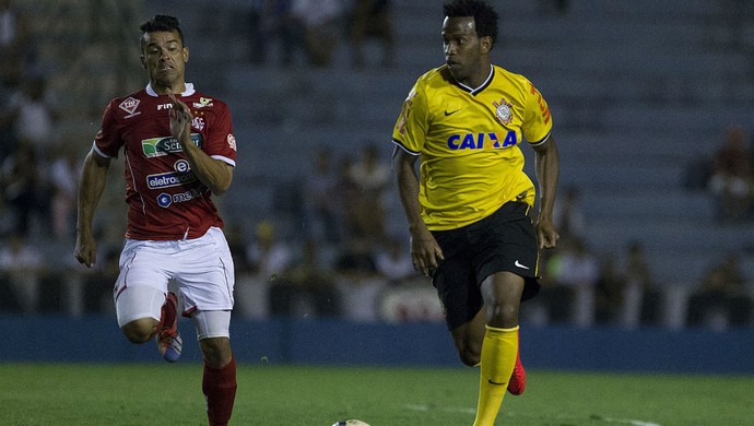 Gil comemora chegada de reforços e vê Timão favorito no Brasileiro