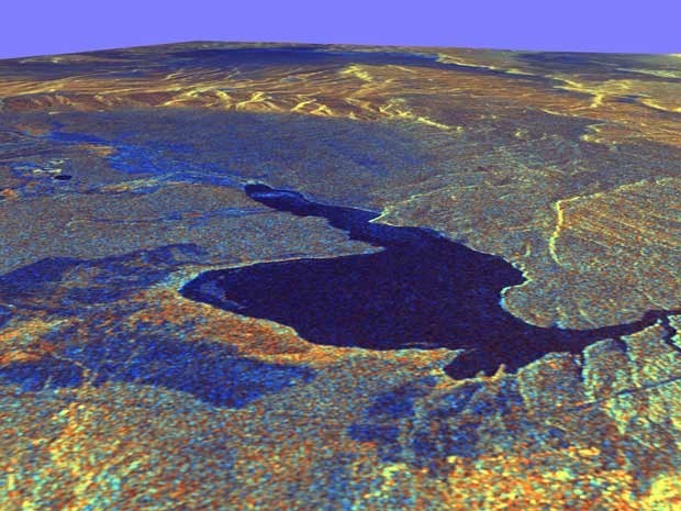 Perspectiva tridimensional de Long Valley, na Califórnia, criada a partir de dados obtidos por um radar a bordo do ônibus espacial Endeavour.  (Foto: NASA/JPL)