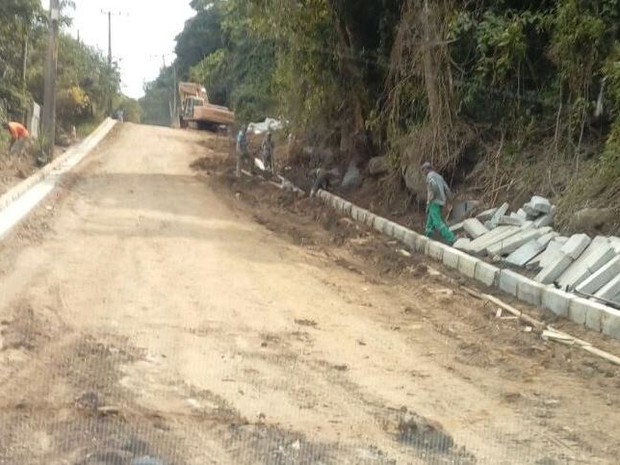Obra de ampliação de rodovia SP 131 é embargada em Ilhabela (Foto: Divulgação/Polícia Ambiental)
