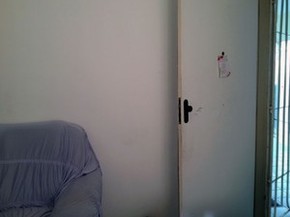 Família alega inocência e PF afirma que homem morto estava armado (Foto: Henrique Mendes/G1 BA)