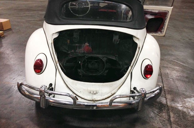 Fusca ano 1965 que tinha sido roubado havia 40 anos em Knoxville (Foto: Polica de Inmigracin y Control de Aduanas/AP)