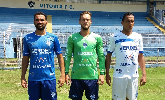 Novos uniformes do Vitória para a temporada 2016 (Foto: Richard Pinheiro/GloboEsporte.com)