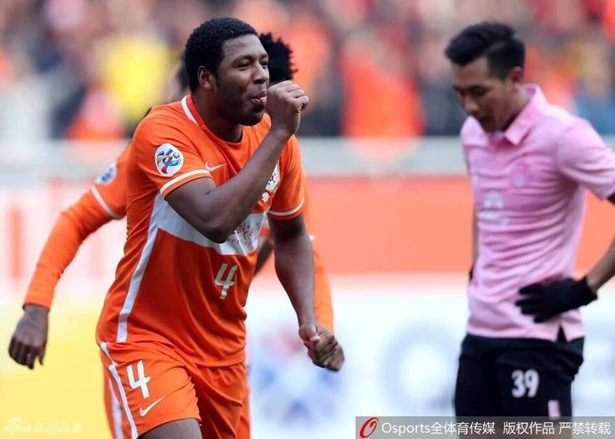 Jucilei comemora gol pelo Shandong Luneng, da China (Foto: Divulgação)