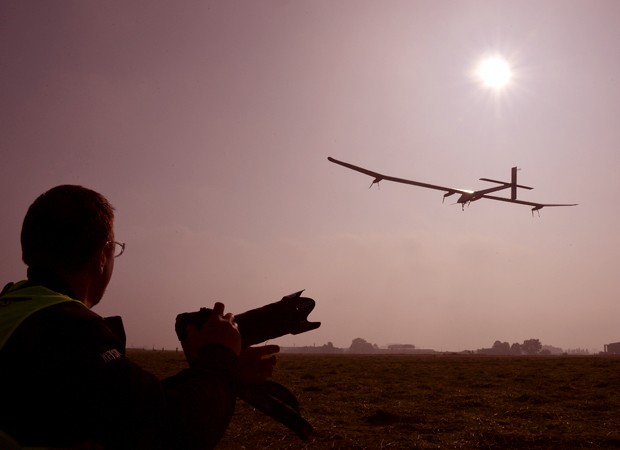 ‘Solar Impulse’ decolou de Payerne, na Suíça, rumo a Rabat (Foto: Reuters)