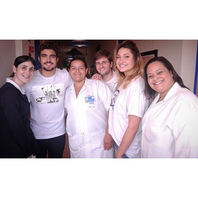 Caio Castro e Sasha Meneghel na única foto em que aparecem juntos na visita ao Hospital do Câncer de Barretos (Foto: Reprodução/ Instagram)