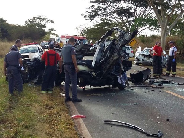 Carro envolvido no acidente que matou duas pessoas  (Foto: Osmar Ferraz/Colaboração)