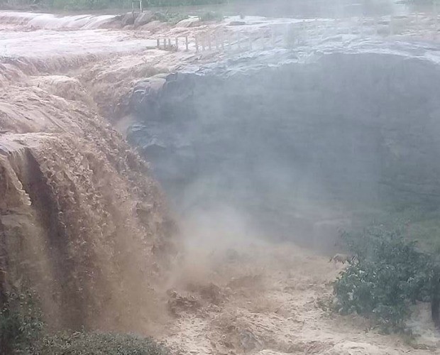 Cachoeira de Missão Velha, no Ceará, volta a jorrar forte após chuvas (Foto: Francisco José Feitosa/Arquivo pessoal)