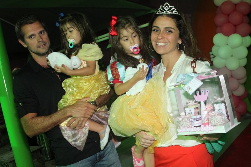 Giovanna Antonelli comemorou o aniversário das filhas Antonia e Sofia  (Foto: Anderson Borde/ Agnews)