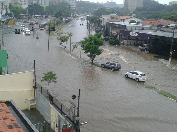 G1 Córregos transbordam e regiões de SP entram em alerta para