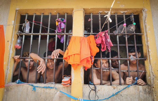 Detentos dividem cela lotada no presídio de Pedrinhas, em São Luís (Foto: Mario Tama/Getty Images)