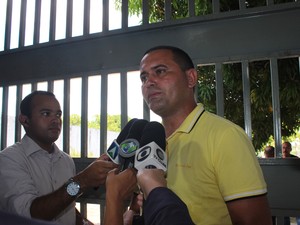 Diretor Dênio Marinho fala sobre situação em presídio (Foto: Catarina Costa / G1)