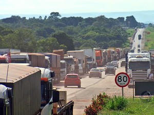 Protesto de caminhoneiros em Mato Grosso. 3 (Foto: Reprodução/TVCA)