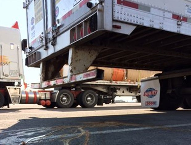 Caminhão foi encontrado na terça-feira com carga de US$ 80 mil estragada (Foto: Martin Kidston/The Missoulian/AP) Caminhão foi encontrado na terça-feira com carga de US$ 80 mil estragada (Foto: Martin Kidston/The Missoulian/AP)