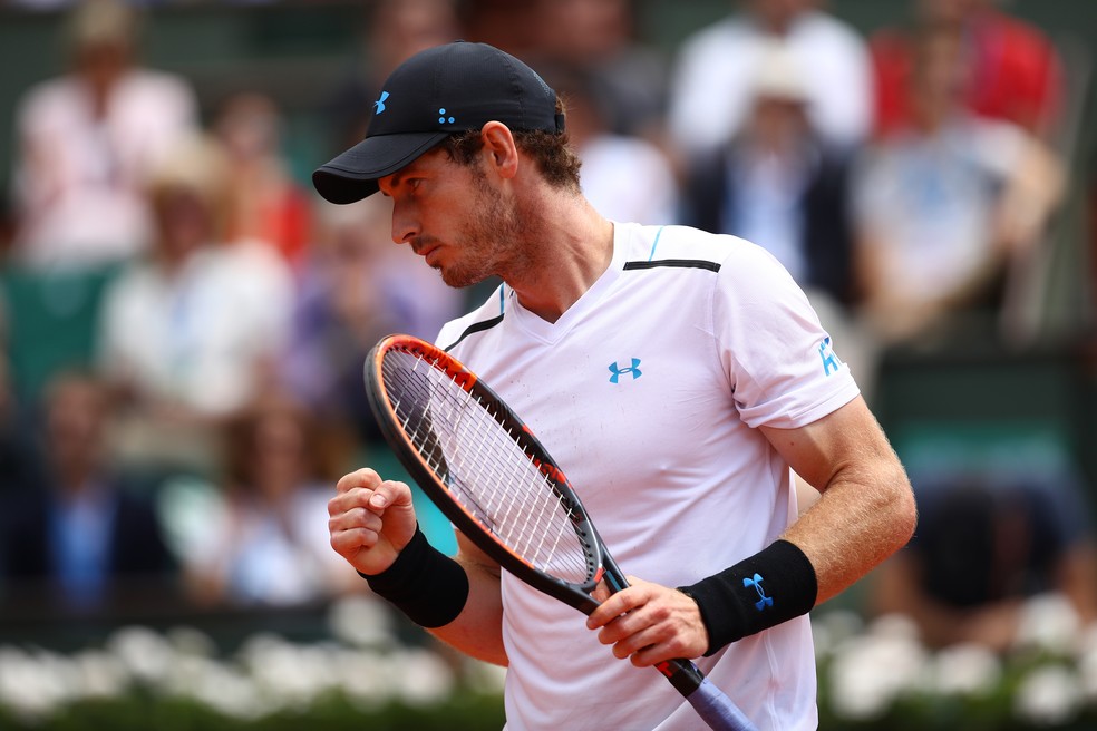 Andy Murray vibra com vitória por 3 sets a 0 sobre Karen Khachanov nas oitavas de Roland Garros (Foto: Clive Brunskill / Staff)