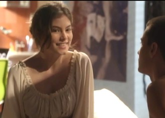 Bianca quer arrumar um namorado para Karina (Foto: Malhação / TV Globo)
