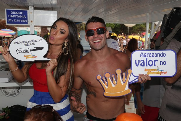 Yuri, ex-bbb, e Nicole Bahls em micareta em Alagoas (Foto: Divulgação / Fred Pontes)