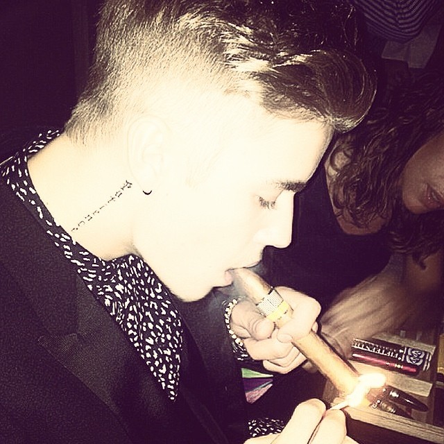 Justin Bieber Fuma Charuto E Mostra No Instagram Quem QUEM News