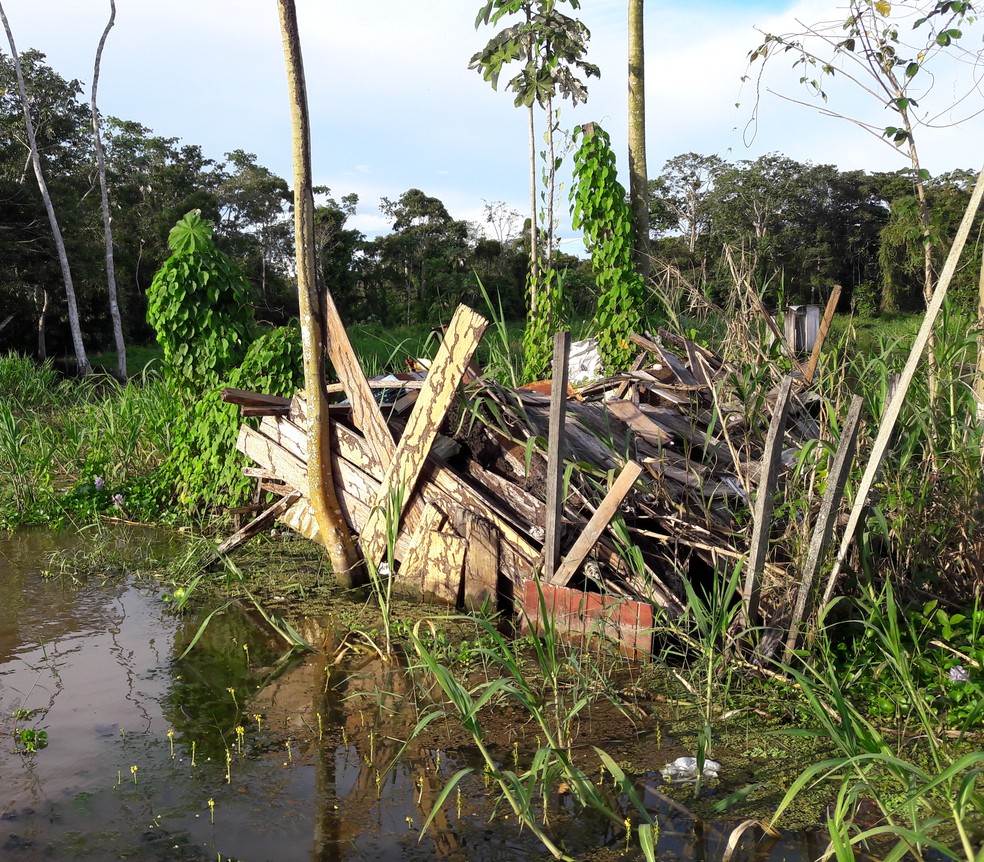 Área onde idoso mora sofre com efeitos da enchente (Foto: Arquivo Pessoal/Ronilson Campelo) Área onde idoso mora sofre com efeitos da enchente (Foto: Arquivo Pessoal/Ronilson Campelo)