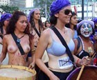 Mulheres fazem manifestação de topless (Glauco Araújo/G1)