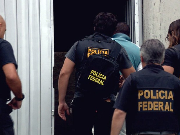 Polícia Federal investiga quadrilha suspeita de fraudar cheques e documentos (Foto: Reprodução EPTV)