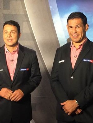 Rodrigo Minotauro ao lado do comentarista Rhoode Lima (Foto: Divulgação Combate)