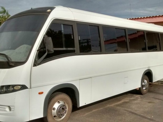 Micro-ônibus foi roubado por trio e vendido na Cobija, Bolívia (Foto: Divulgação/PM-AC)