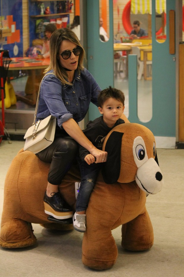 Fernanda Pontes e o filho (Foto: Daniel Delmiro / AgNews) Fernanda Pontes e o filho (Foto: Daniel Delmiro / AgNews)