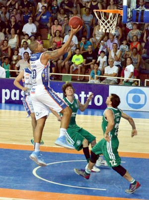 Após susto, Bauru vira sobre Palmeiras e reassume a vice-liderança do NBB 7