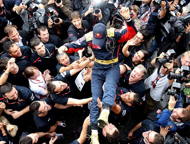 Vettel na festa da STR (Foto: Divulgação)