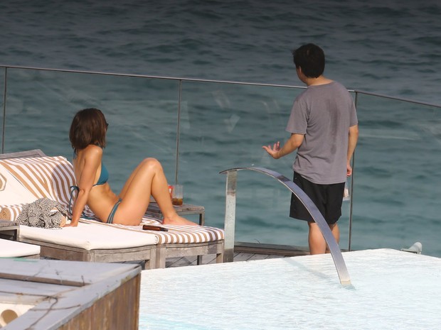 Elenco de "Se beber não case" na piscina do hotel (Foto: Marcello Sá Barreto / AgNews)