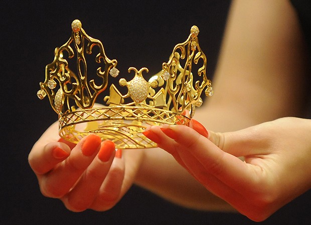 A tiara de VIctoria Beckham (Foto: Getty Images)