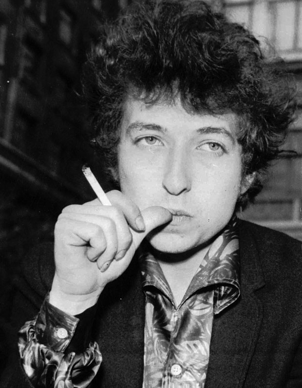 O músico americano Bob Dylan em foto de abril de 1965, em Londres (Foto: AP/Arquivo)
