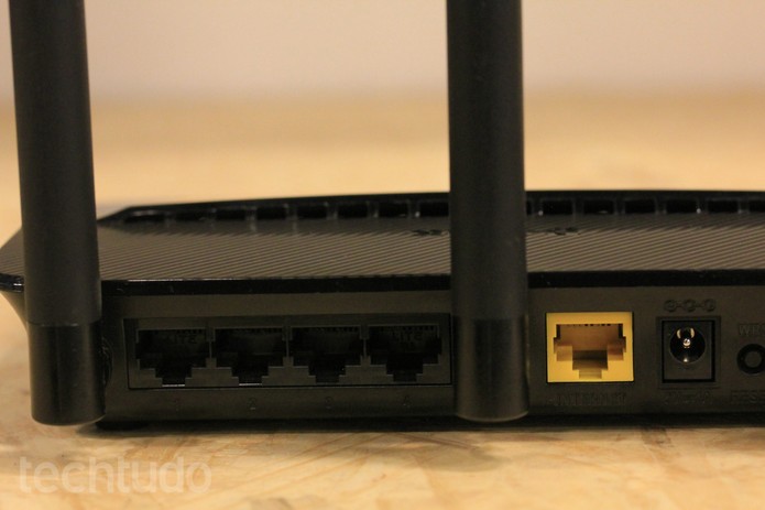 Roteador D-Link (Foto: Lucas Mendes/TechTudo)