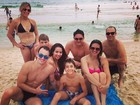 Daniele e Diego Hypólito aproveitam praia com a família
